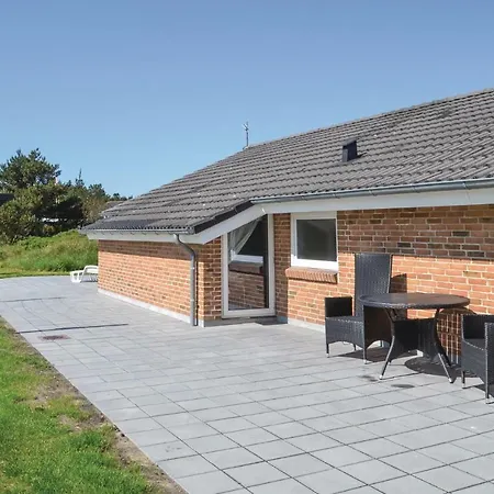 Four-bedroom Holiday With A Fireplace 04 * Вайерс-Странд