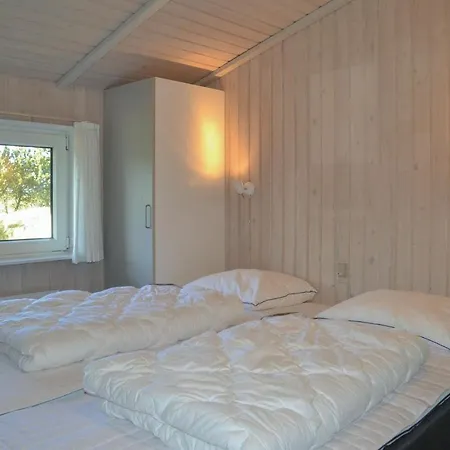 Four-bedroom Holiday With A Fireplace 04 Вайерс-Странд